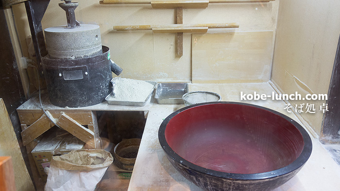 神戸 そば処 卓 内観