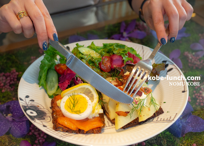 nomu kobe 花のテーブル