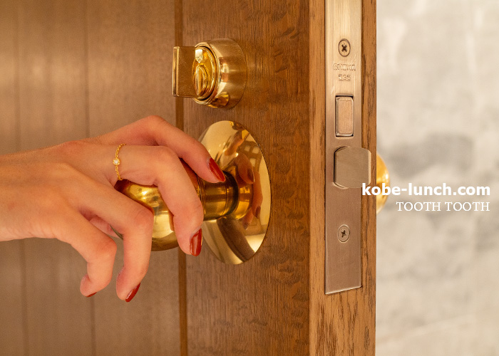 トゥーストゥース凸凹茶房