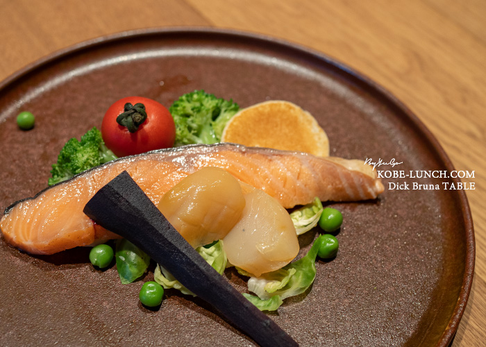 ディックブルーナテーブルでランチ