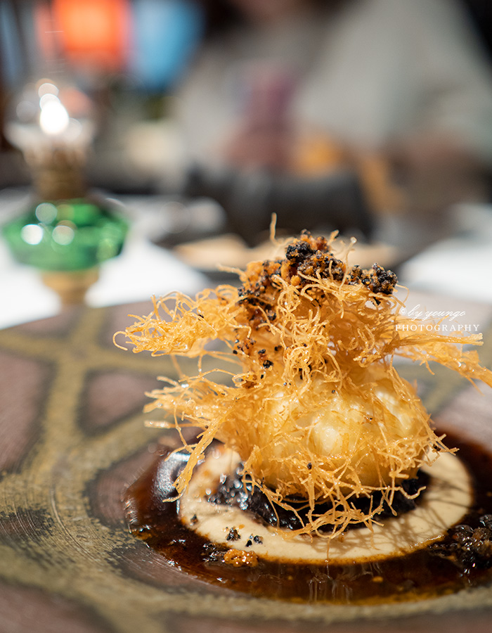 龍の卵  カダイフを纏わせ揚げた濃厚でコクのある卵と 特製ソース・牛の赤ワイン煮込み